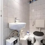 Monteurwohnung Fuer 5 Personen Mit 3 Schlafzimmern Apartment Mainz