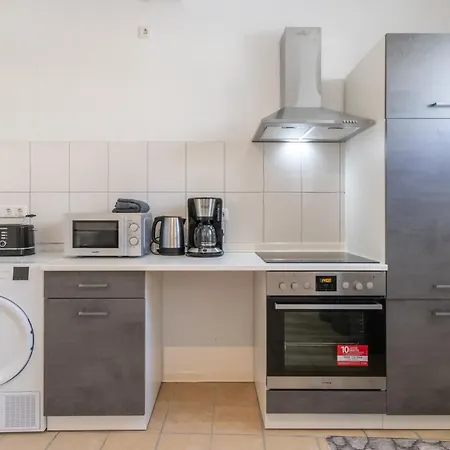 Apartment Monteurwohnung Für 4 Personen In Zentraler Lage