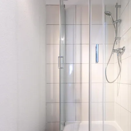 Monteurwohnung Fuer 4 Personen In Zentraler Lage Apartment *