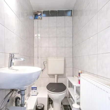 Monteurwohnung Fuer 4 Personen In Zentraler Lage Apartment *