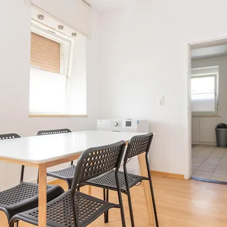 Monteurwohnung Fuer 4 Personen In Zentraler Lage Lägenhet *