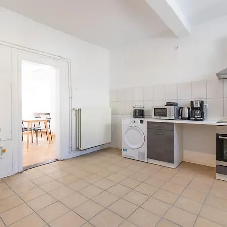 Monteurwohnung Fuer 4 Personen In Zentraler Lage Lägenhet