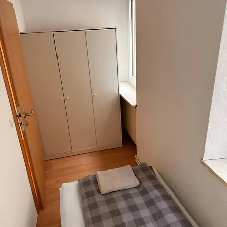 Monteurwohnung Fuer 5 Personen Mit 3 Schlafzimmern *