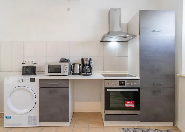 Apartment Monteurwohnung Für 4 Personen In Zentraler Lage