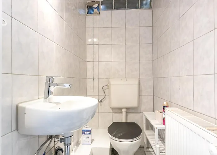 Apartment Monteurwohnung Für 4 Personen In Zentraler Lage *